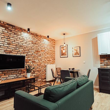 Loft Luxury Apartment & Parking レシュノ エクステリア 写真