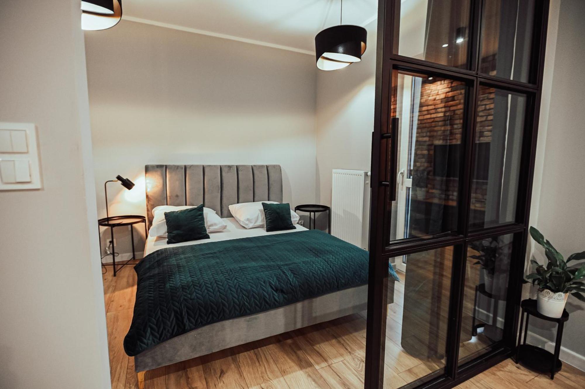 Loft Luxury Apartment & Parking レシュノ エクステリア 写真