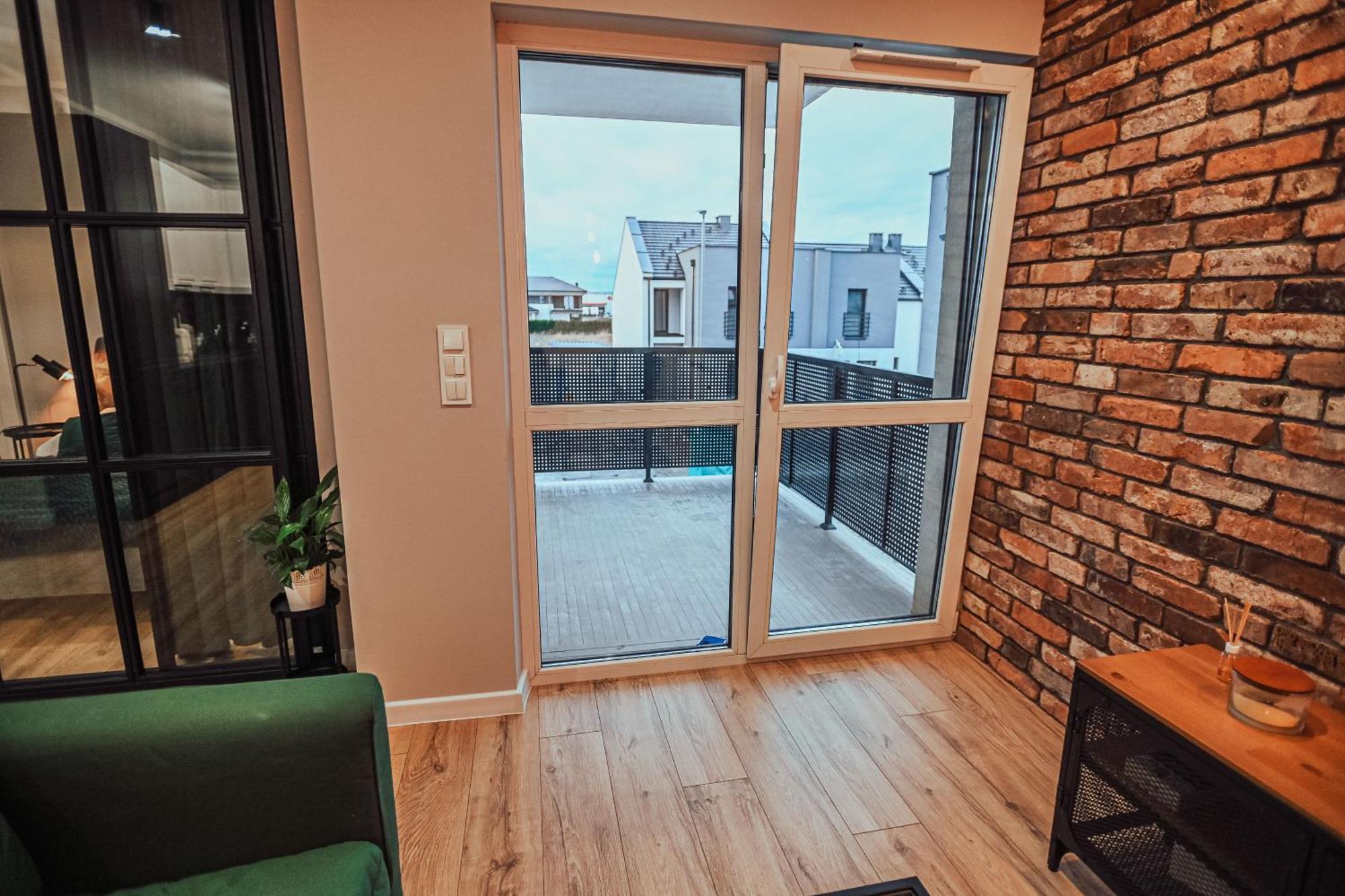 Loft Luxury Apartment & Parking レシュノ エクステリア 写真