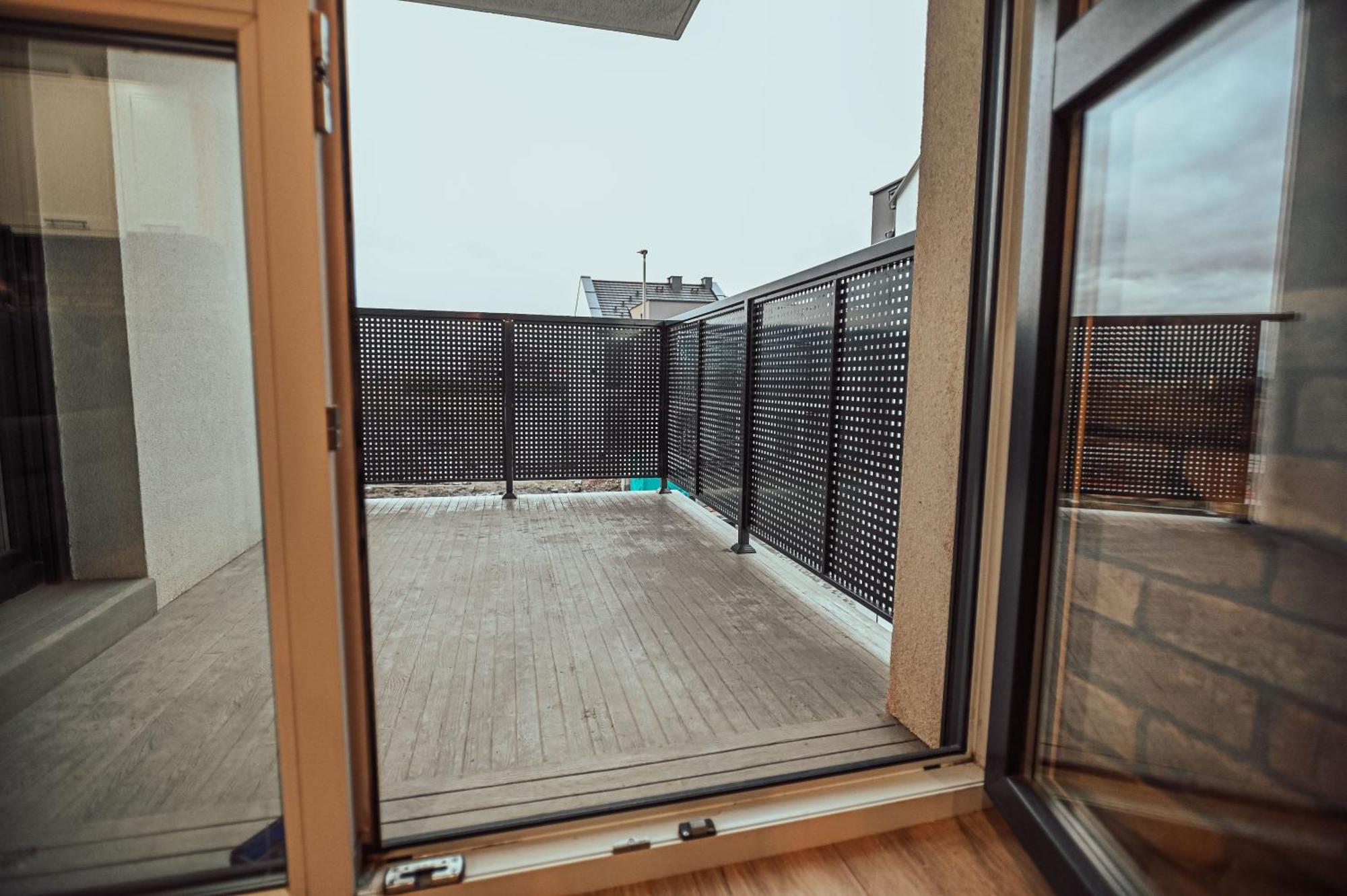 Loft Luxury Apartment & Parking レシュノ エクステリア 写真
