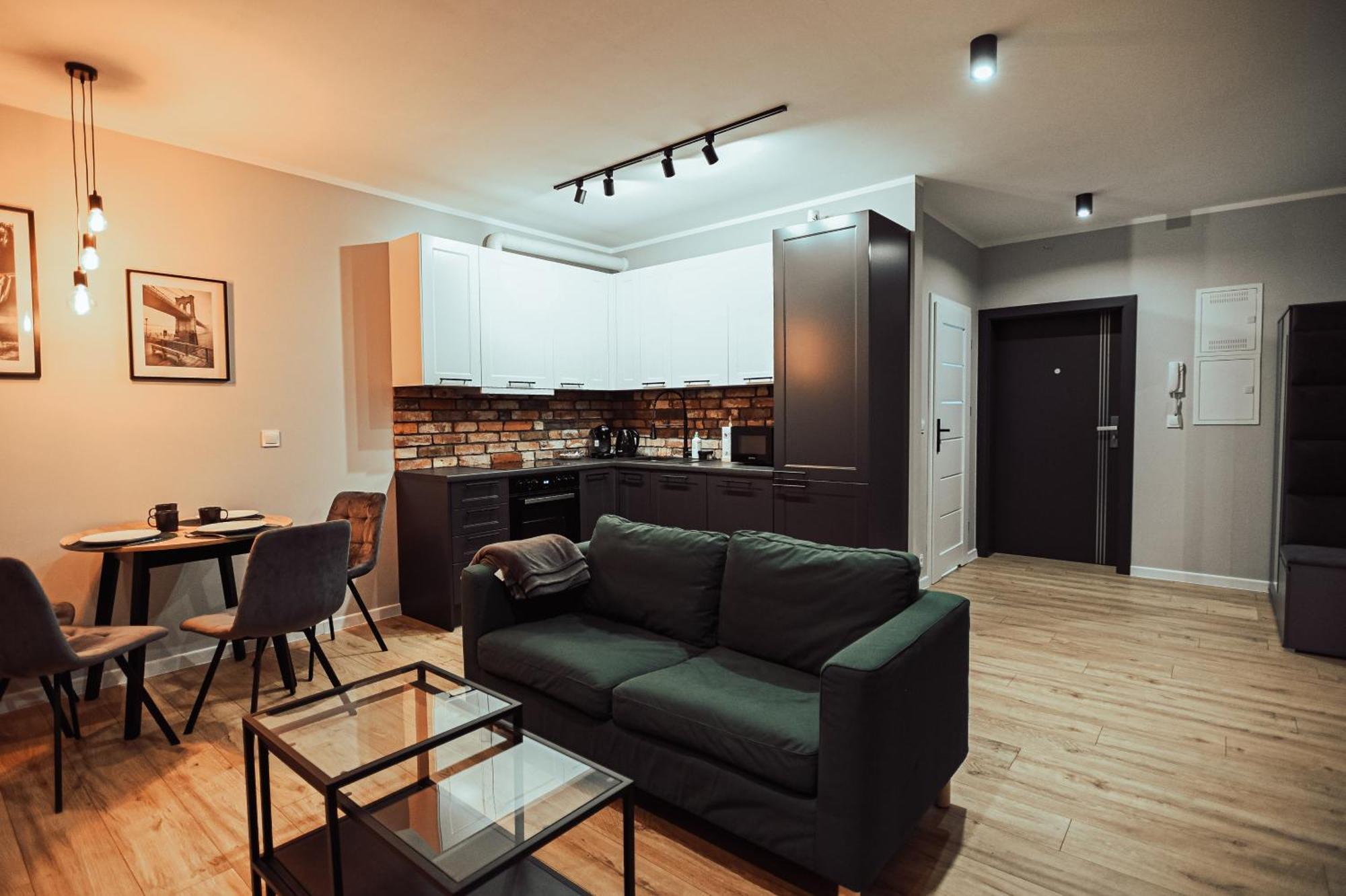 Loft Luxury Apartment & Parking レシュノ エクステリア 写真